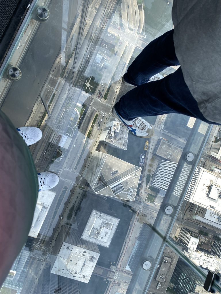 The Ledge heißt der Glasbalkon im Sears Tower in Chicago